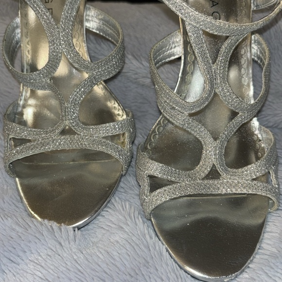 Rampage Women’s Silver Glitter, 7 1/2M like new - Picture 6 of 10